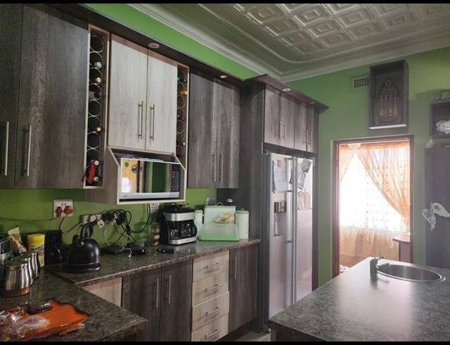 3 BEDROOM HOUSE FOR SALE IN SELECTION PARK